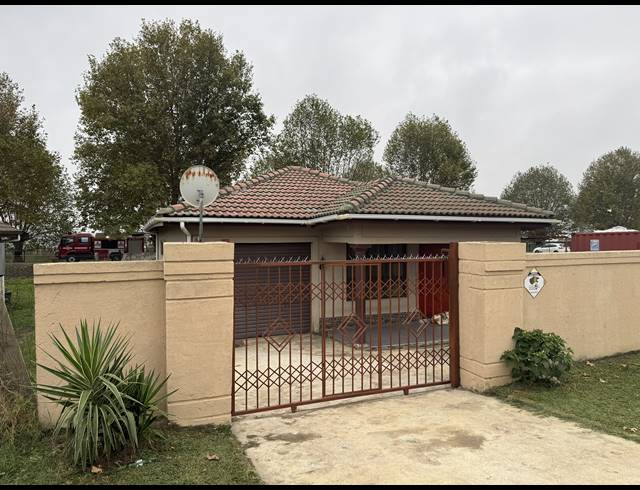 3 BEDROOM FREEHOLD FOR SALE IN MPOPHOMENI